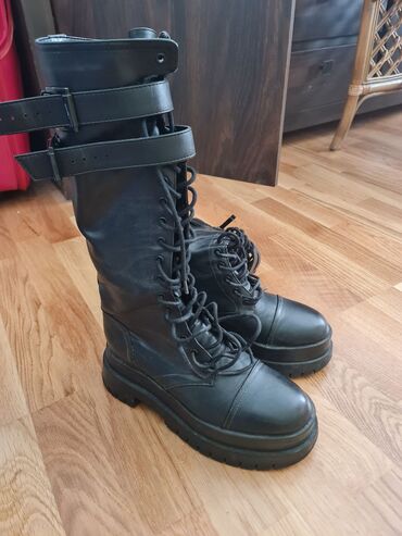 cizme 36 broj: High boots, Bershka, 38