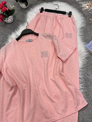 ev ucun ətirlər: Zərif dizaynlı qadın pijama dəsti - Rəng: açıq çəhrayı - Komplekt — 1