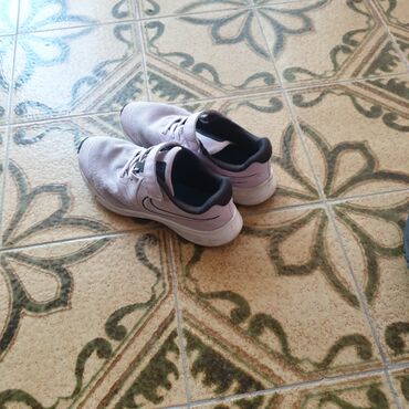 Patike: Nike, Veličina - 31 na lalafo.rs — 7 Patike: Nike, Veličina - 31 — 7