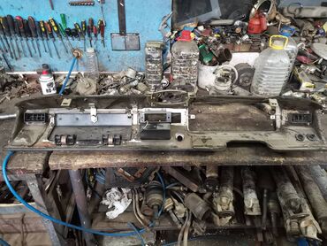 Auto delovi: Instrument tabla Lada 2105, 2104 Karavan broj 2. Očuvano, ima jednu — 9