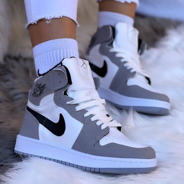 Patike: Jordan air 1 duboke jordanke

Novo
Brojevi 36 do 40 — 5