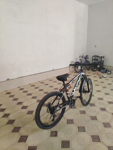 трехколесный велосипед для взрослых: İşlənmiş Şəhər velosipedi Adidas, 26", sürətlərin sayı: 21, Ünvandan götürmə, Ödənişli çatdırılma