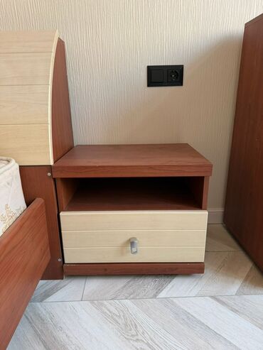 Спальные гарнитуры: Спальный гарнитур, Б/у, Двуспальная кровать, Шкаф, Комод, Белоруссия, ДСП, Самовывоз, цвет - Бежевый — 5