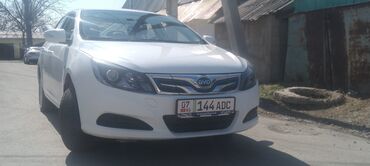 BYD: BYD : 2019 г., 1.5 л, Робот, Электромобиль, Седан