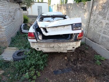 машину на обмен: Toyota Carina: 1993 г., 1.6 л, Механика, Бензин, Хетчбек