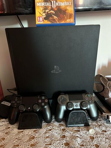 playstation igrice: Ps4 pro 1tb 2dzojstika 1 igrica sa stalkom ujedno I Punjac sa kulerom