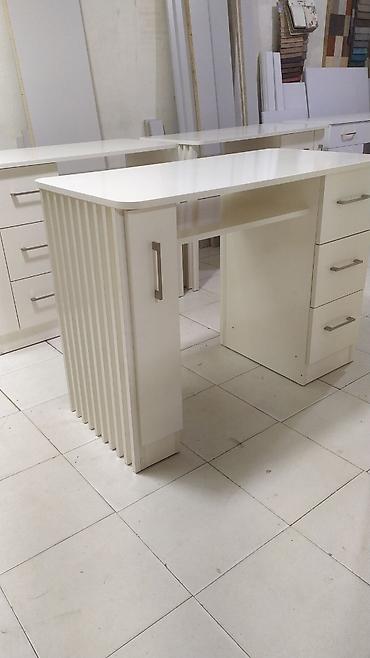 kanputer masasi: Ağ rəngdə funksional iş masası - Material: laminat/MDF tipli panel — 1