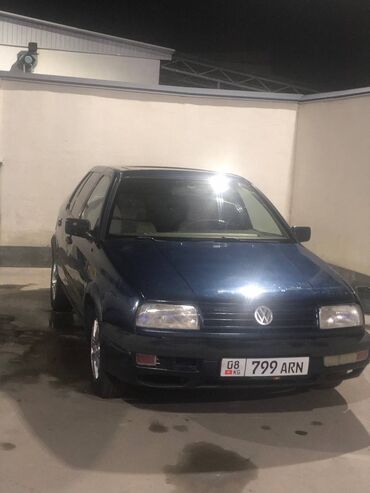 срочно продать машину: Volkswagen Vento: 1992 г., 1.8 л, Механика, Бензин, Седан