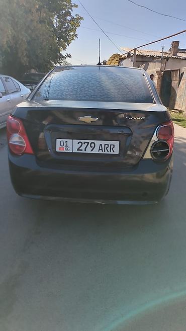 машина малометражка: Chevrolet Соник: 2013 г., Седан — 4