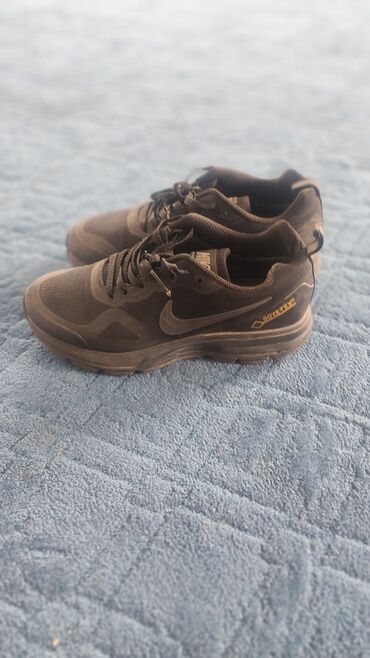 б у мужская спортивная обувь: Мужские кроссовки, 37.5, Nike, Б/у, цвет - Черный