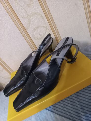 Audi: Qadın ayaqqabısı – slingback model - Rəng: qara - Material: hamar