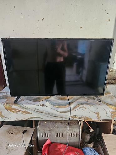 Телевизоры: Телевизор LED, диагональ примерно 43–50". Особенности: - — 16