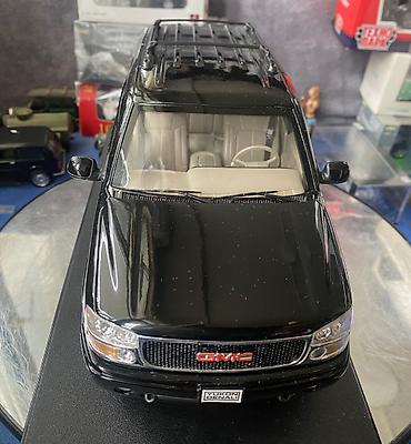 Avtomobil modelləri: Коллекционная модель GMC Yukon Denali black 2001 Welly Art  — 10