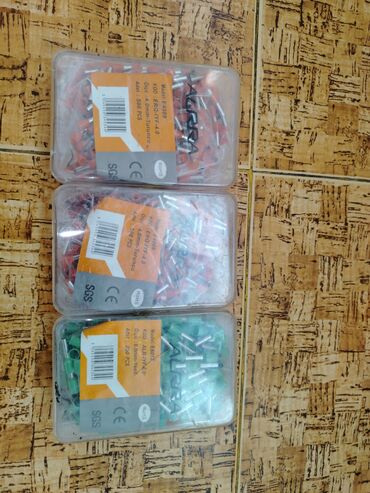 Tavan: AURRA markalı kabel ucluqları (pin tipli ferrulalar) dəsti. Paketlər