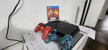 плейстейшин 4: Продам sony Playstation 4 slim, на 1тб памяти, в комплекте два