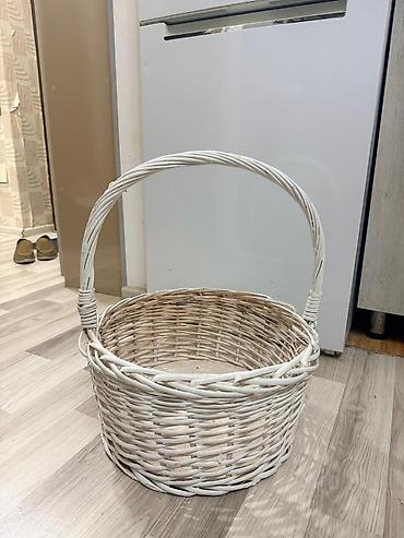Ağ rəngdə süngü səbət - Material: təbii toxunma (söyüd/qamış tipli)
