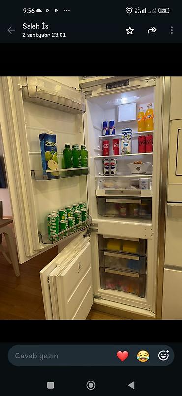 İki qapılı, aşağıda dondurucu bölməsi olan inbuilt tipli soyuducu. Ağ