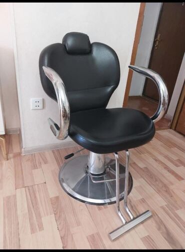 Salon, tibbi kreslolar: Nigar💚 Bərbər kreslosu satlır yaxşı vəzyətdə qiymət💥200 man