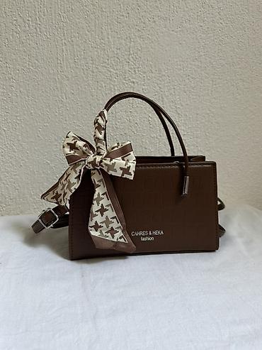 narukvice perlice: Elegantna mini torba “CAHRES & HEKA fashion” u tamno braon boji — 1