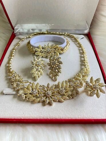 Jewellery sets: Set: Earrings, Bracelet, Necklace, Material: Gold