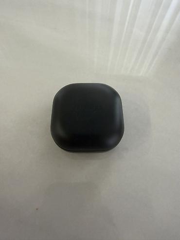 galaxy buds: Samsung Galaxy Buds seriyasının simsiz qulaqlıq qutusu (şarj — 1