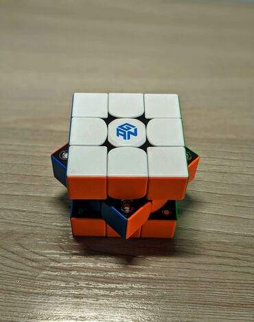Продам Кубик Рубика GAN356 X S Кубик магнитный и предназначен для