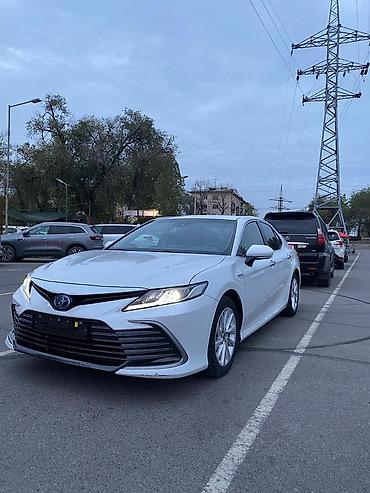 Toyota: Toyota Camry: 2021 г., 2.5 л, Вариатор, Гибрид, Седан — 6