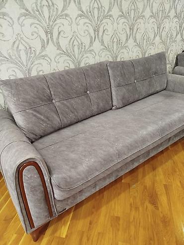 Divanlar: Qonaq otağı üçün rahat 3-yerlik divan - Rəng: boz (daş effekti ilə) — 2
