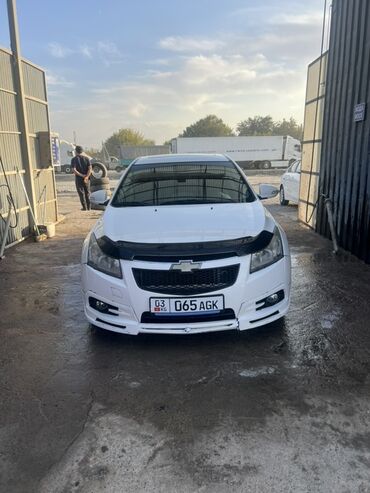 значок на капот: Chevrolet Cruze: 2009 г., Бензин, Седан
