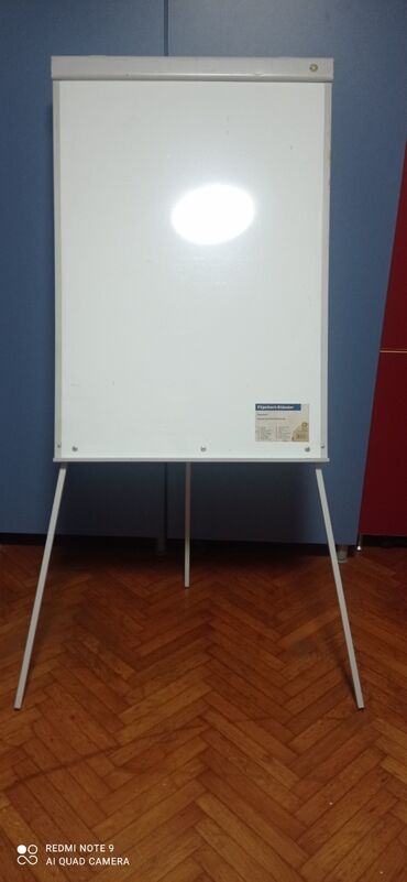 Ostali nameštaj: Prezenter ili štafelaj dimenzije 70x105 visina 1,90cm sa — 2