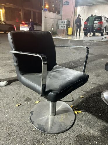 kisə xaral: Peşəkar salon kreslosu - Material: Qara rəngli ekodəri oturacaq və