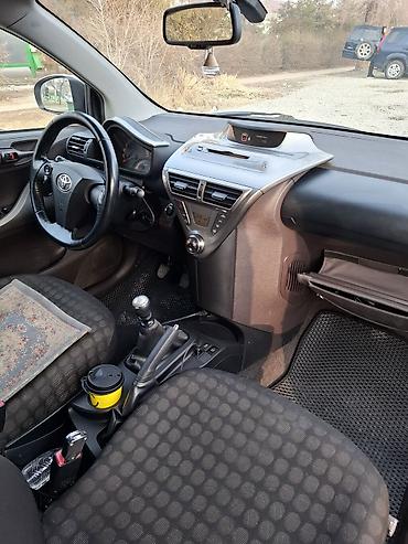 Toyota: Toyota iQ: 2009 г., 1.4 л, Механика, Бензин, Хэтчбэк — 11