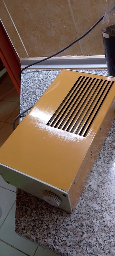Kaloriferi: Električna Grejalica 2000 w kao nova je. Dugačak debeo kabal — 3