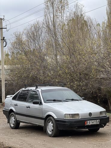 Volkswagen: Volkswagen Passat: 1988 г., 1.8 л, Механика, Бензин, Седан