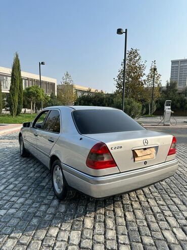 Mercedes-Benz: Mercedes-Benz C-Class: 2.2 l | 1996 il Sedan — 5