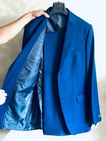 цвет темно синий матовый: Продаю новый костюм со штанами Amantis, 50го размера, темно синего