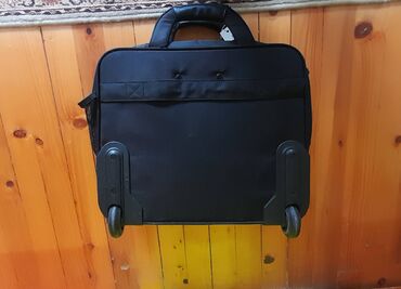 Putni koferi i torbe: Odlicna Targus torba za putovanje avionom, ima dosta pregrada, pa moze — 9