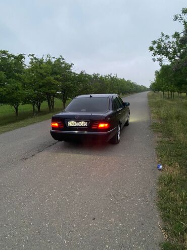 Mercedes-Benz: Mercedes-Benz 240: 2.4 l | 1997 il