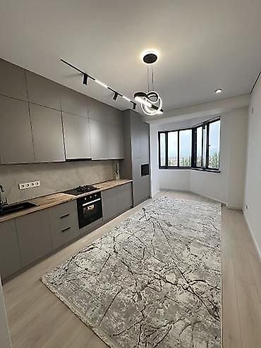 октябрьская: 1 комната, 42 м², Элитка, 7 этаж, Дизайнерский ремонт — 1