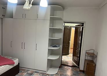 сдаю летник: Сдается 3-комнатный дом с огородом и всеми удобствами внутри. Дом — 6