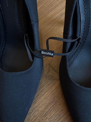 Tuflilər: Yeni! Bershka qadın tuflisi - Rəng: qara - Model: klassik, sivri — 2