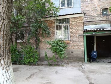 1 комнатная квартира на сутки в оше: 2 комнаты, 49 м², Индивидуалка, 1 этаж, Старый ремонт
