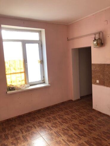 квартира боконбаева: 54 м², 1 комната, Старый ремонт Без мебели