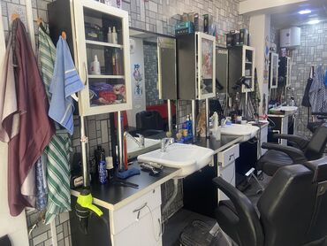 islenmis salon moykasi: İşlənmiş, Saş kəsimi üçün masa, Güzgülü