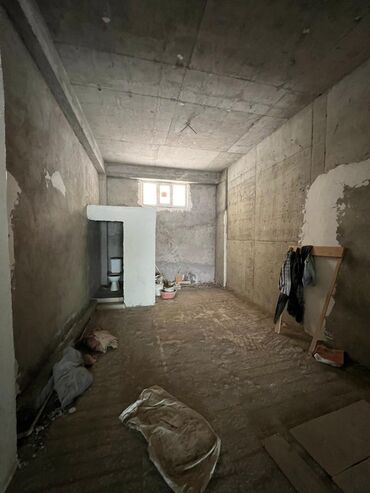 Digər kommersiya daşınmaz əmlakı: Obyekt – çoxmərtəbəli yaşayış kompleksinin 1-ci mərtəbəsində yerləşən — 7