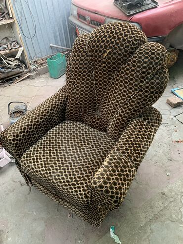 мебель в кара балте: Кресло в среднем состоянии Самовывоз Адрес: с.Пригородное, Юбилейная