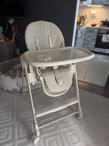 Продаю стульчик для кормления Happy Baby 2 в 1 Очень удобный и