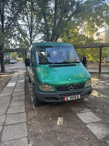 спринтер корзина: Mercedes-Benz Sprinter, цельнометаллический фургон зелёного цвета — 3