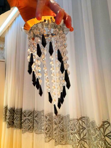 led spotlar baki: 6 eded biri 6 manat.Isiq yananda cox gozel gorunur.Pariltili spot