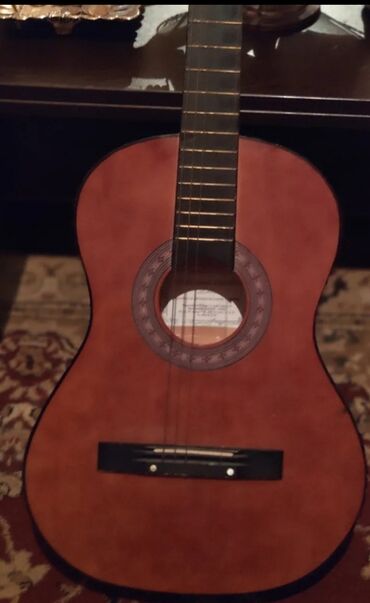 oyuncaq gitara: Gitara satilir 35 manata